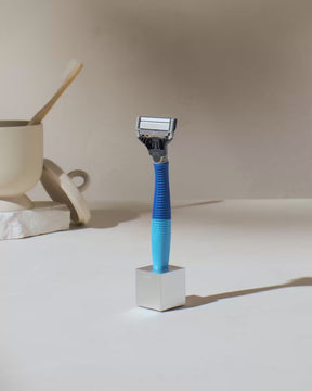 Griff + Klinge von Harrys Truman Rasiermesser | Indigo Blau